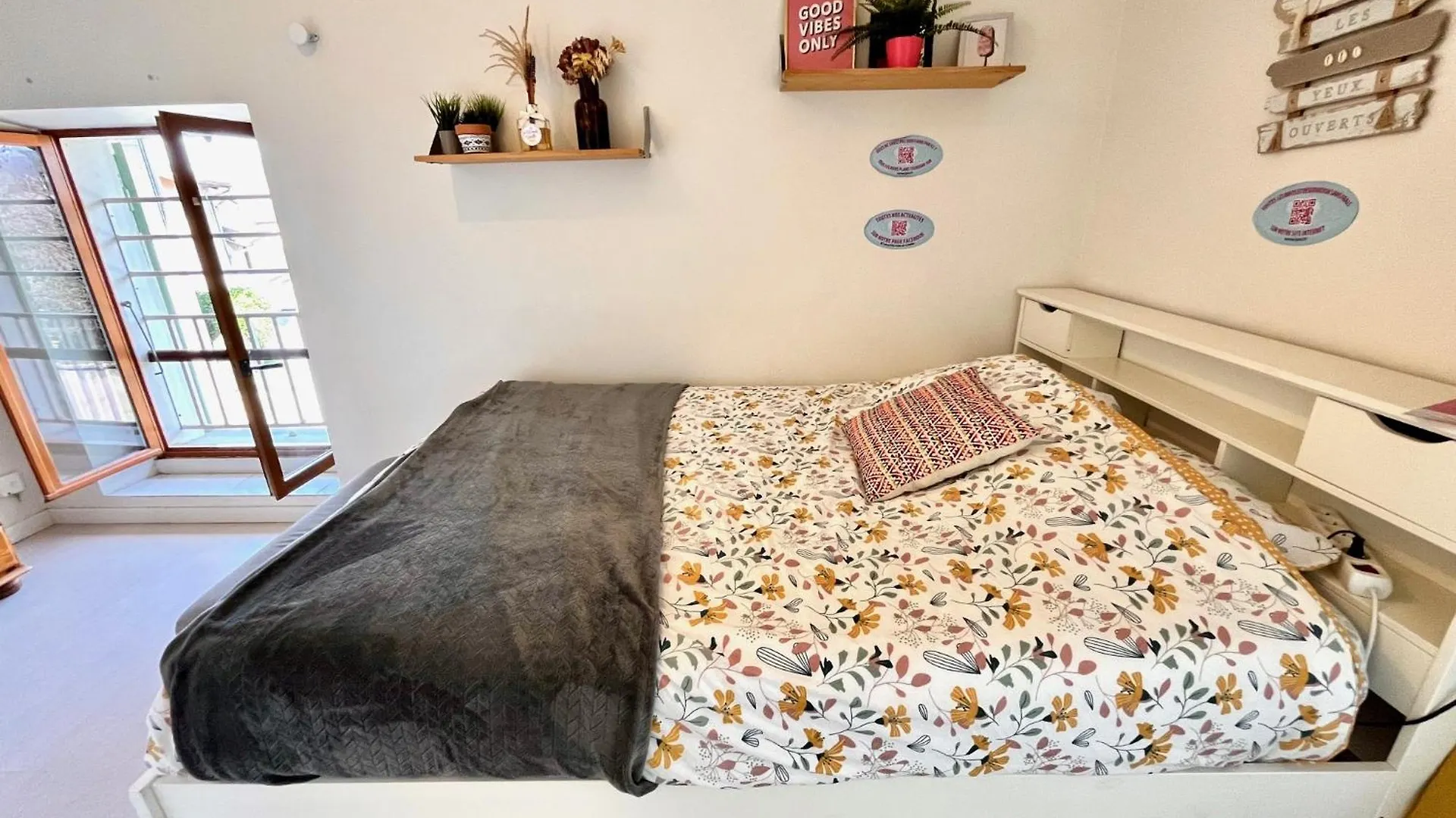 Le Clocher, Studio Duplex Avec Clim Renage 0*,  France